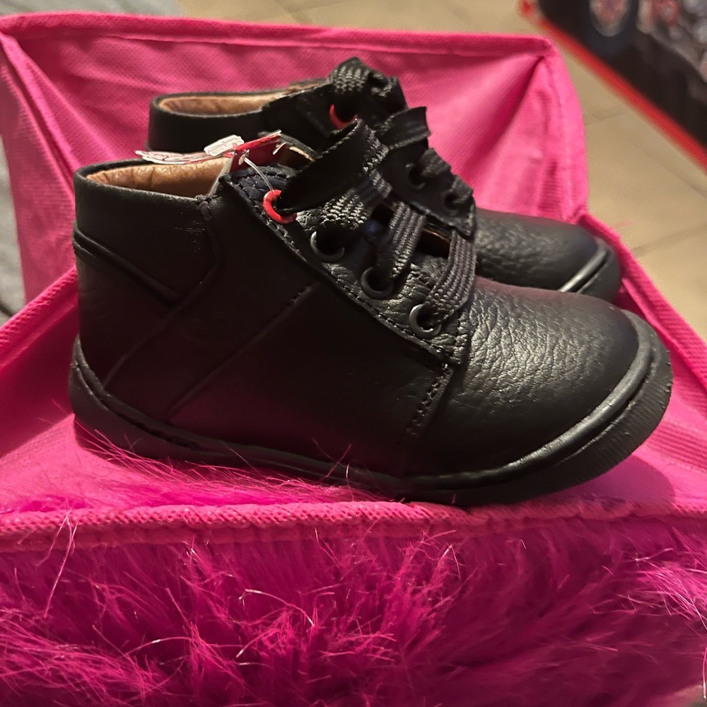 Toddler leather shoes